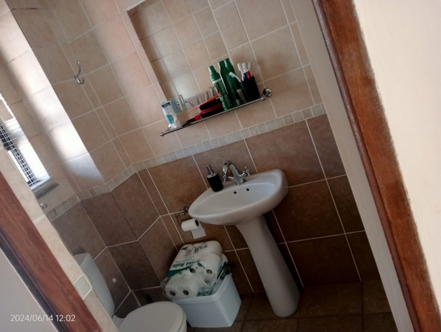 2 Bedroom Property for Sale in Vredenhof Sh Free State